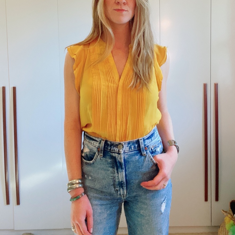H&M yellow sleeveless pleated top